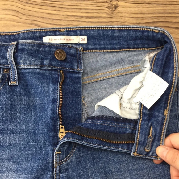 Levis 721 High Rise Skinny Jeans Womens 26‎ Medium Wash Cotton Distressed Denim - Picture 9 of 13
